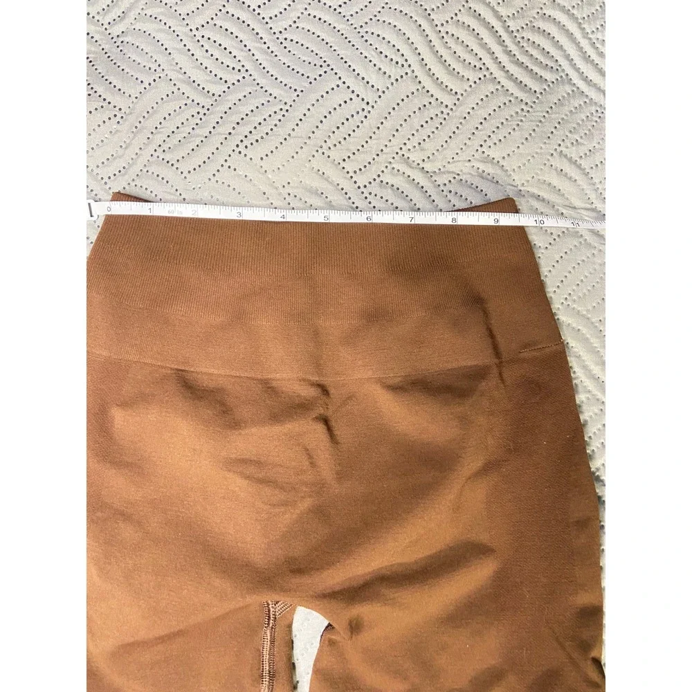 Alphalete Womens Seamless Scrunch Butt Biker Shorts Brown XS